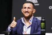 «Этот парень издевается надо мной». Двалишвили — главный мем UFC