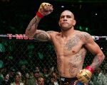 Хилл демонстративно зевал после победы Перейры на UFC 307, Алекс остроумно отреагировал