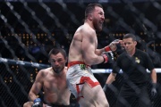 Двалишвили продлил собственную рекордную серию побед в легчайшем весе UFC