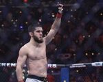 Ислам Махачев передал один из своих чемпионских поясов UFC в музей спорта Дагестана